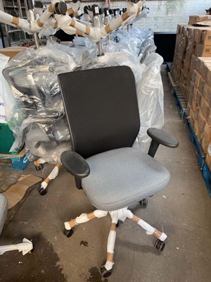 Lot 310 - 4 Vitra Meda office chairs with arms, black...