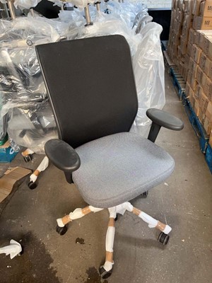 Lot 311 - 4 Vitra Meda office chairs with arms, black...