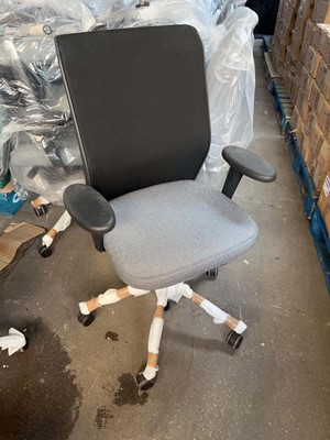 Lot 316 - 4 Vitra Meda office chairs with arms, black...
