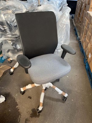 Lot 317 - 6 Vitra Meda office chairs with arms, black...