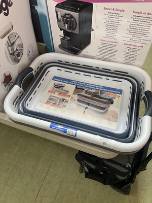 Lot 85 - 2 pop & load laundry baskets