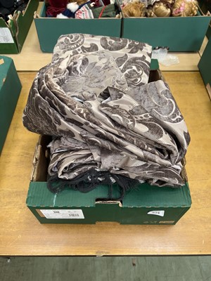 Lot 404 - A tray containing a pair of grey fleur de lis...