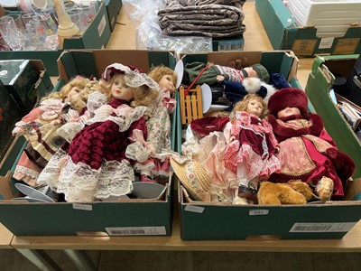 Lot 392 - 2 trays containing a large quantity of ceramic...