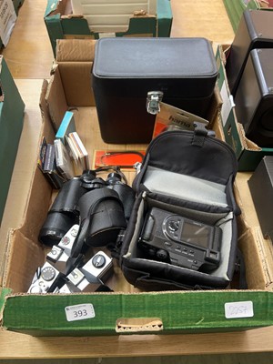 Lot 393 - A tray containing assorted binoculars, cameras...