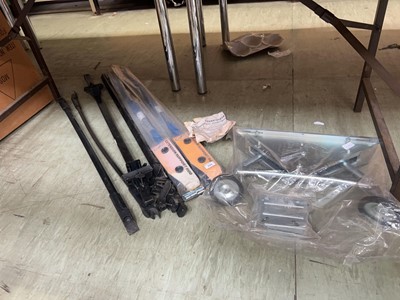 Lot 399 - An assortment of tools to include automatic...