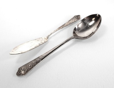 Lot 216 - A 21st century Irish silver slice and spoon,...
