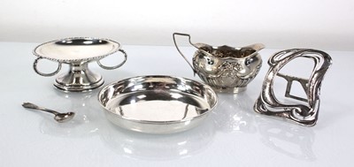 Lot 223 - A group of silver including an Edwardian...