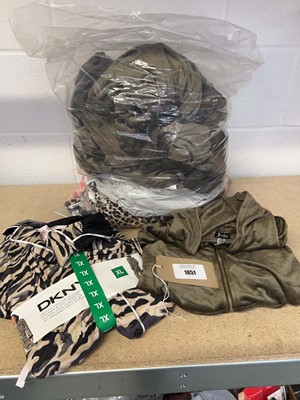 Lot 1851 - Mixed lot of ladies loungewear/pyjamas to...