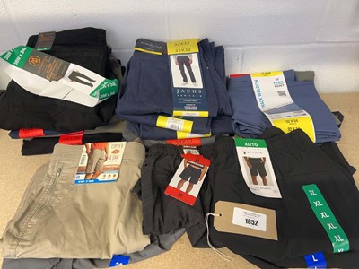 Lot 1852 - Approx. 17 pairs of men's trousers/shorts to...