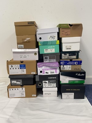Lot 18x Boxed pairs of shoes to include Clarks,...