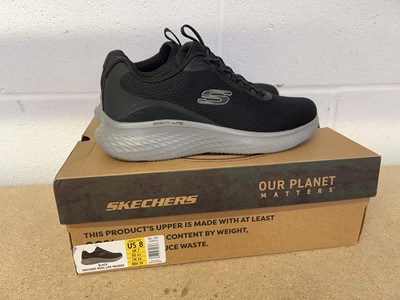 Lot 1862 - Boxed pair of men's Skechers skech-lite...