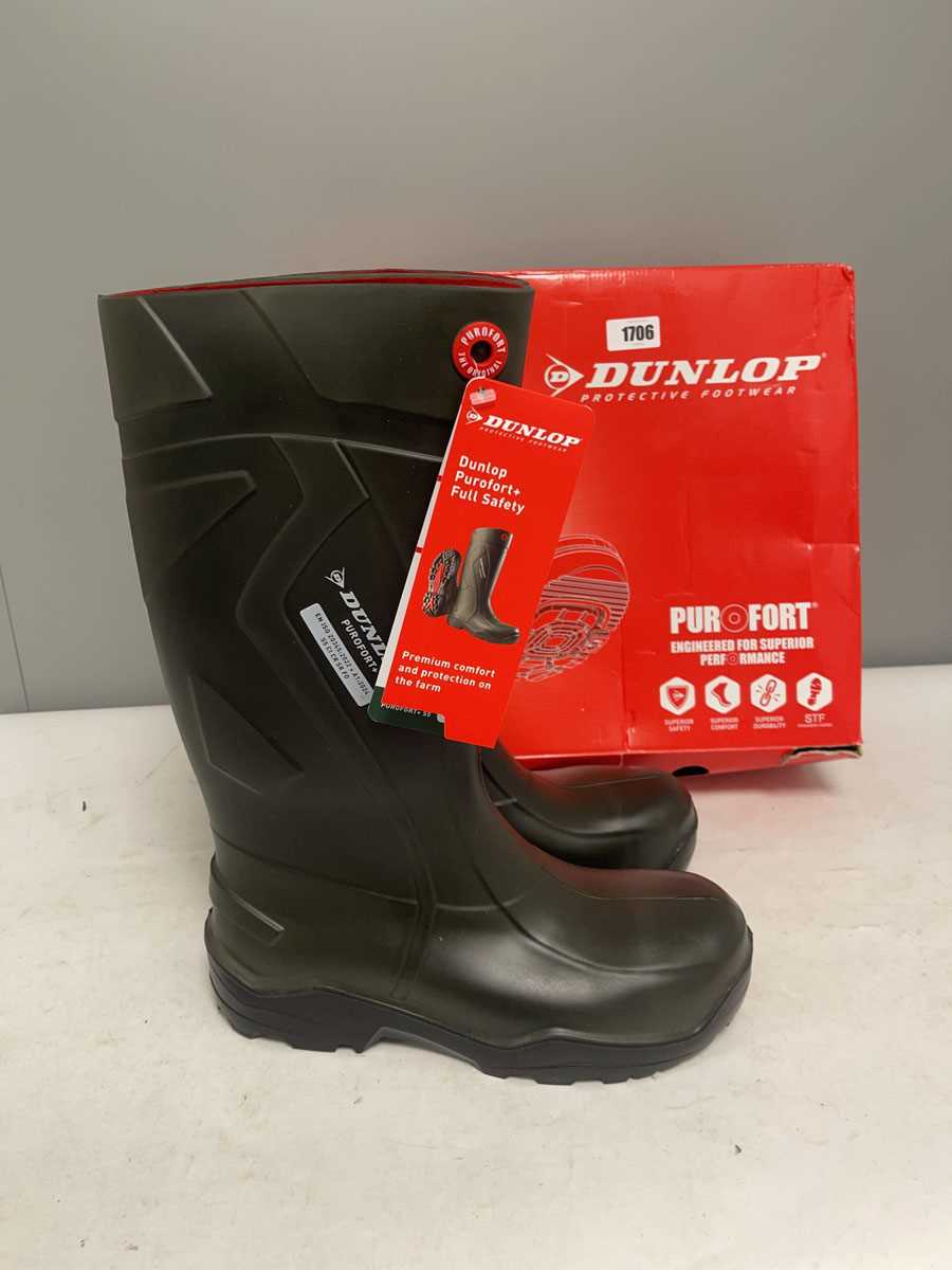 Lot Dunlop UK9 purofort full safety boots in dark...
