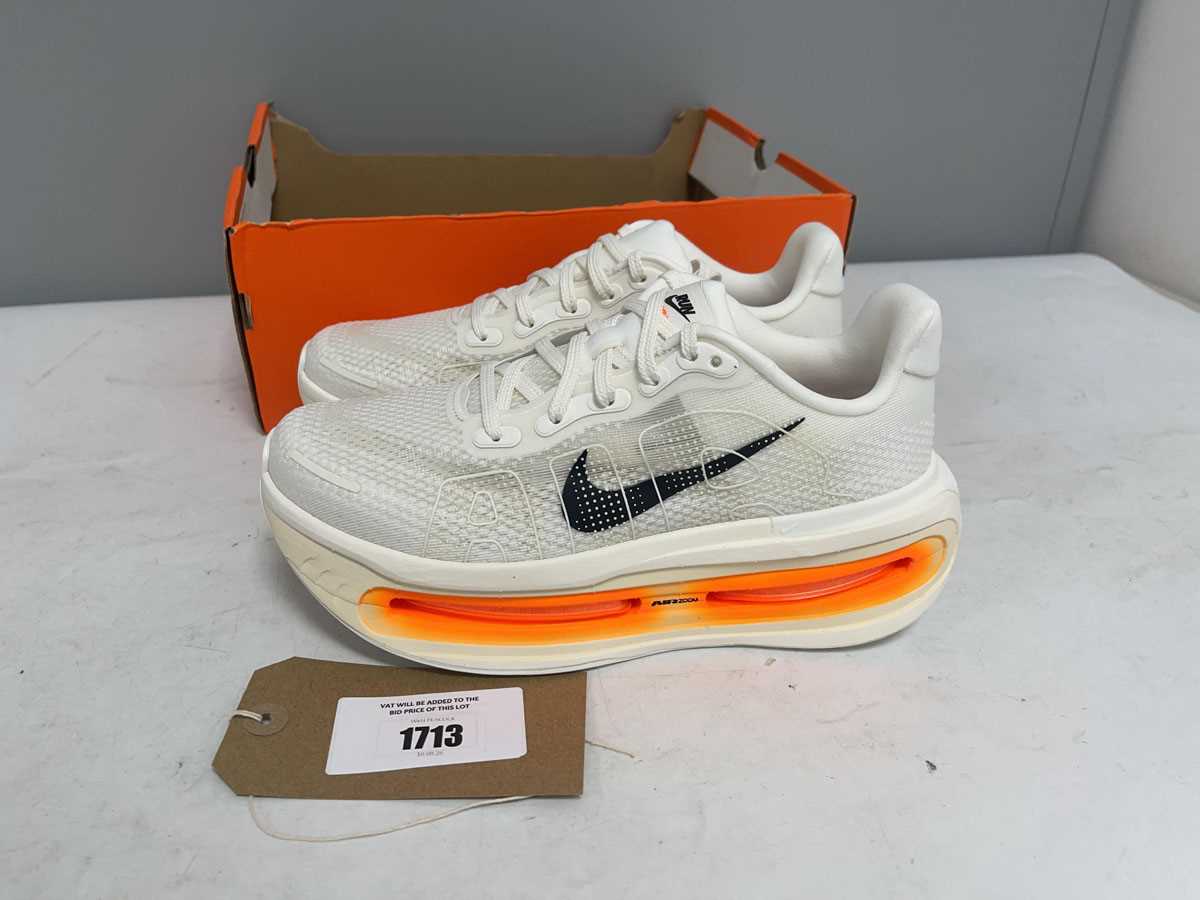 Lot Nike UK5.5 vomero premium trainers in sail -...