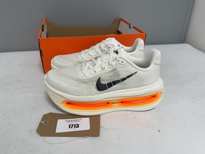 Lot Nike UK5.5 vomero premium trainers in sail -...