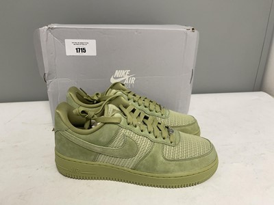 Lot Nike UK8.5 air force 1 '07 LV8 trainers in...