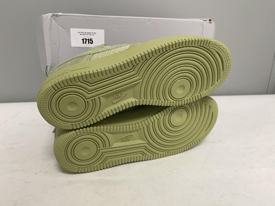 Lot Nike UK8.5 air force 1 '07 LV8 trainers in...