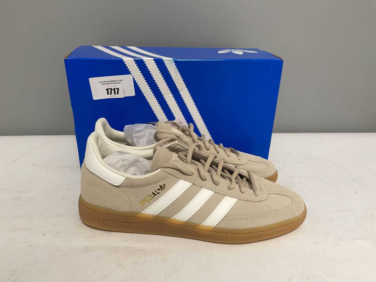 Lot Adidas UK8.5 handball spezial trainers in...