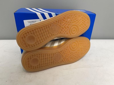 Lot Adidas UK8.5 handball spezial trainers in...