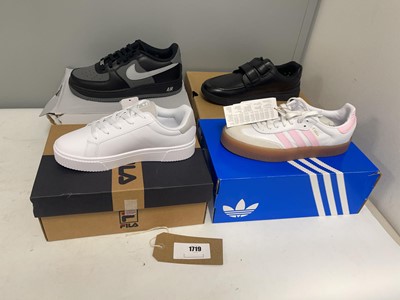 Lot 4x Boxed pairs of children's trainers to...