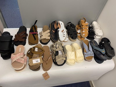 Lot 18x Pairs of sandals to include Clarks,...