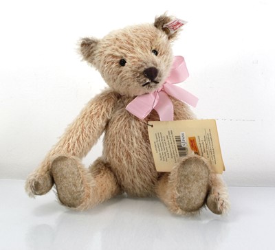 Lot 91 - A limited edition Steiff fully jointed bear...