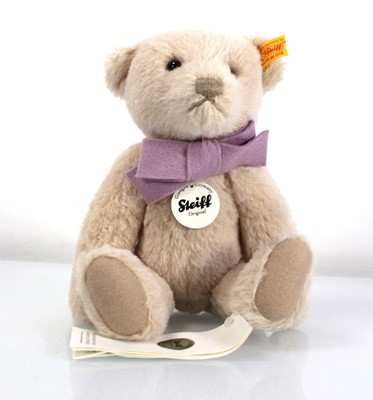Lot 92 - A Steiff fully jointed bear, purple felt bow,...