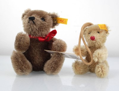 Lot 93 - A Steiff fully jointed bear, red bow, h. 15 cm...