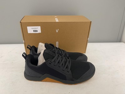 Lot Velites UK9 minimal 1.0 trainers in black - boxed