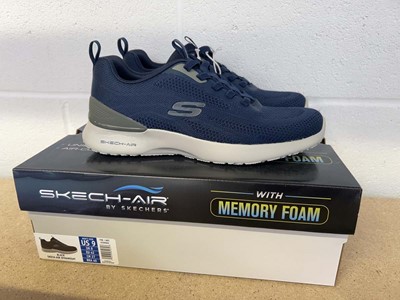 Lot 1914 - Boxed pair of Skechers skech-air dynamite...