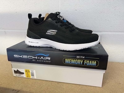Lot 1915 - Boxed pair of Skechers skech-air dynamite...