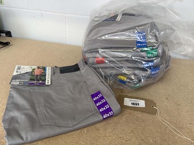 Lot 1932 - Approx. 13 men's English Laundry air touch...