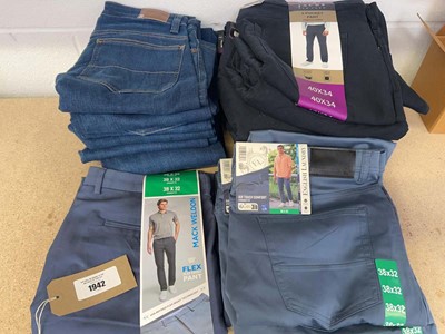 Lot 1942 - Approx. 20 pairs of men's trousers/jeans to...