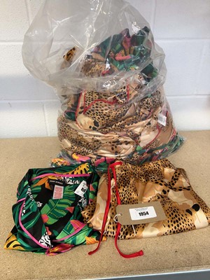 Lot 1954 - A bag containing a large qty of ladies Room...