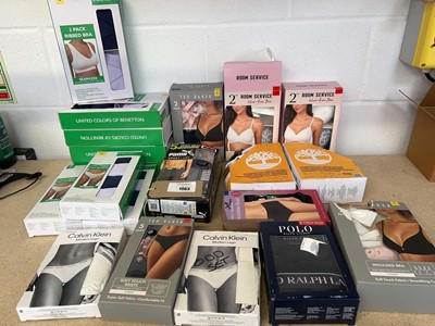 Lot 1963 - Mixed lot of men's and women's underwear, bras,...