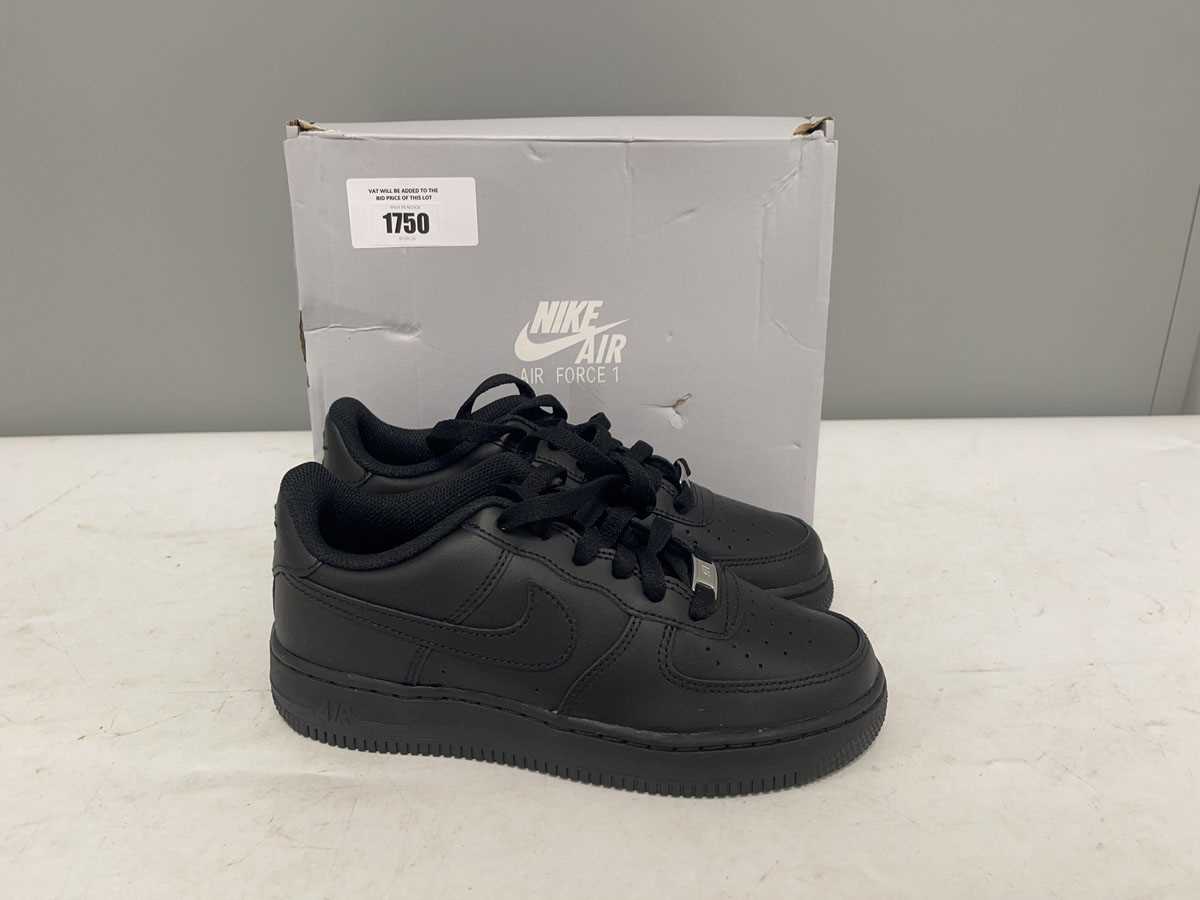 Lot Nike UK4.5 air force 1 LE trainers in black -...