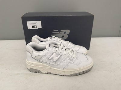 Lot New Balance UK4 550 trainers in white - boxed