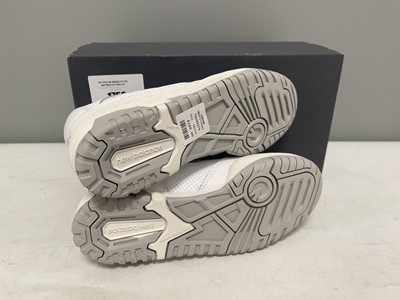 Lot New Balance UK4 550 trainers in white - boxed