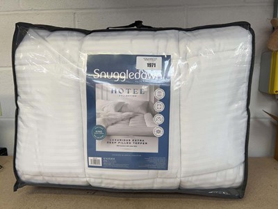 Lot 1971 - Snuggledown hotel collection luxurious extra...
