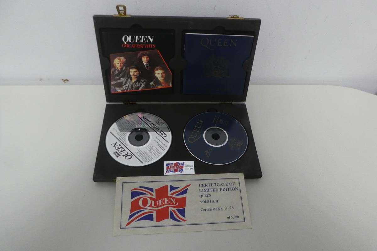 Lot Queen, Volumes 1 & 2 Limited Edition numbered...