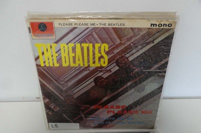 Lot 4 x Beatles albums and a John Lennon album to...