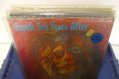 Lot Small selection of vinyl albums to include...