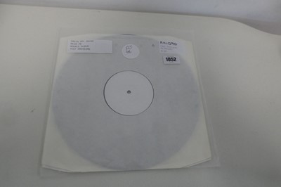 Lot 1052 - Oasis, Definitely Maybe double album White...