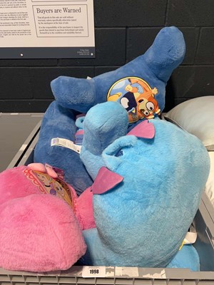 Lot 1998 - Pallet box (not included) containing approx....