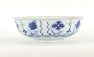 Lot 188 - A Chinese blue and white bowl, the exterior...