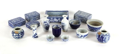 Lot 191 - A group of Chinese blue and white ceramics and...