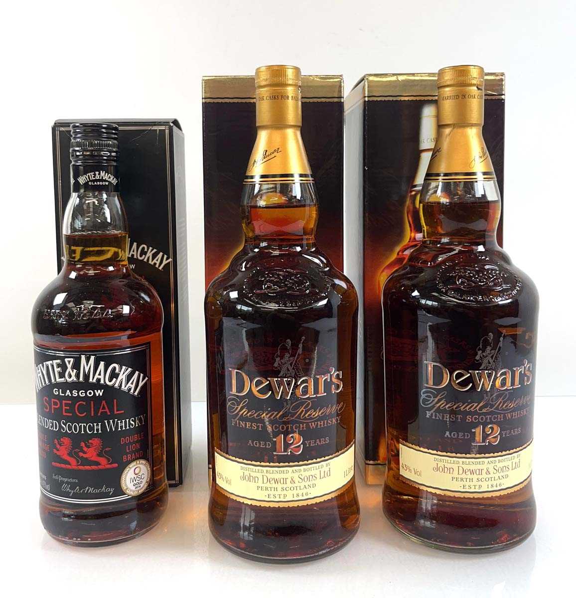 Lot 21 - 3 bottles of Blended Scotch Whisky, 2x Dewar's...