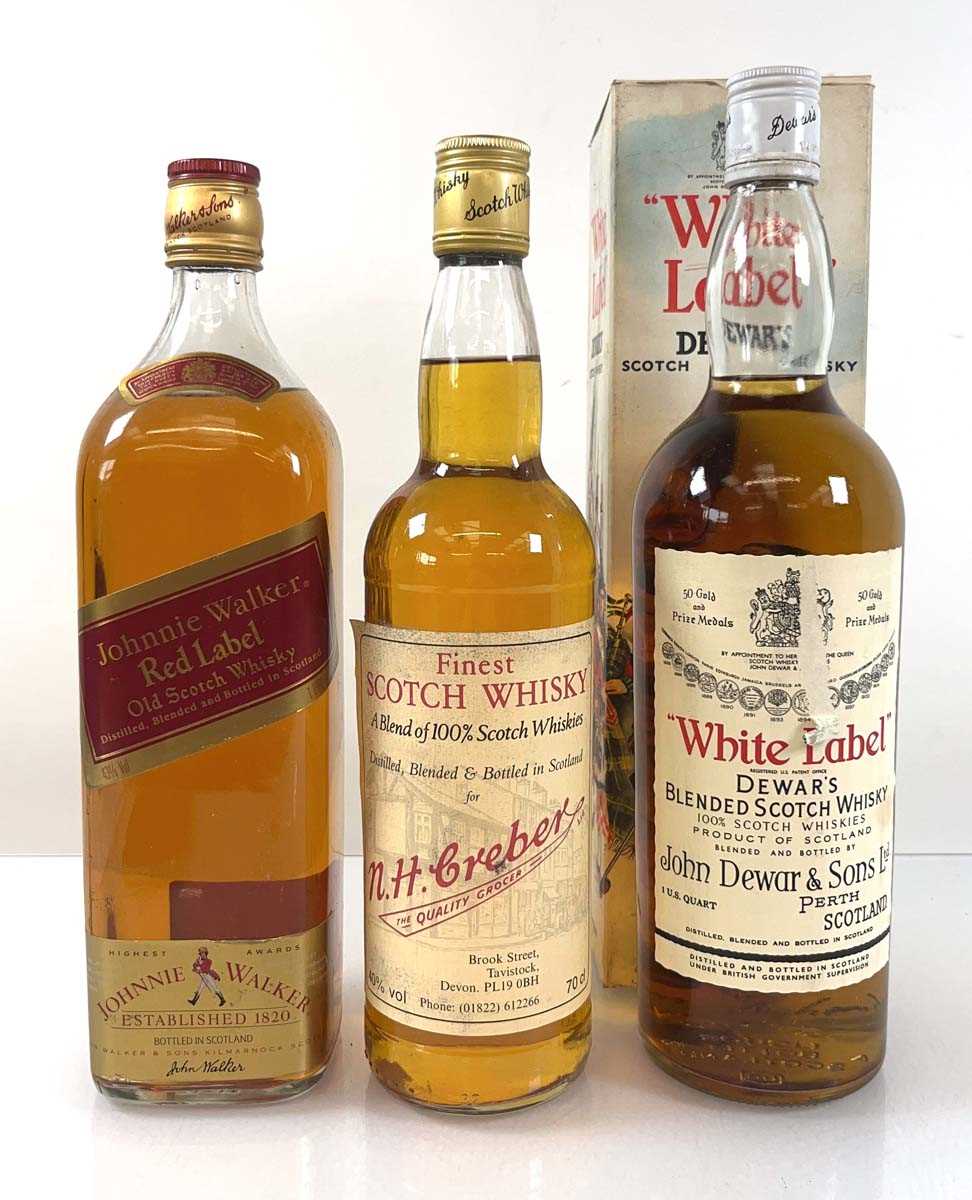 Lot 26 - 3 bottles of Blended Scotch Whisky, 1x Johnnie...