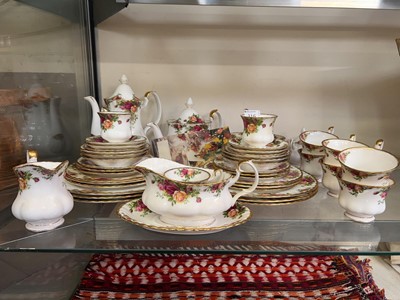 Lot 316 - A quantity of Royal Albert 'Old Country Roses'...