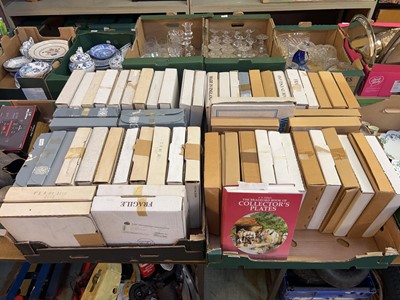 Lot 472 - Four trays of boxed collectors plates by...