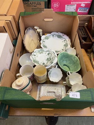 Lot 473 - A tray o ceramics to include green floral part...